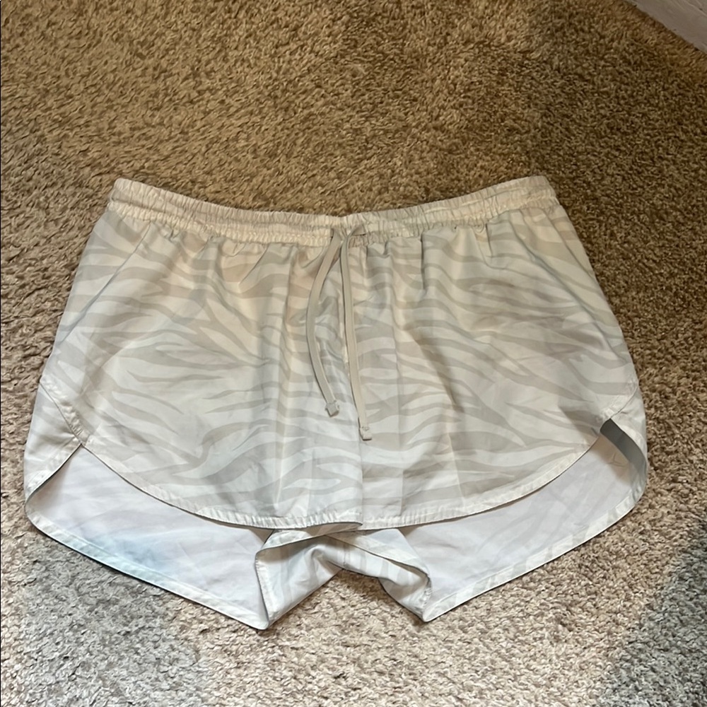 Womens medium old navy shorts.